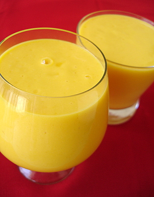 http://www.sailusfood.com/wp-content/uploads/mango_yogurt_smoothie_lassi.JPG